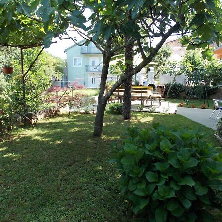 Apartments Cutic Малинска Екстериор снимка