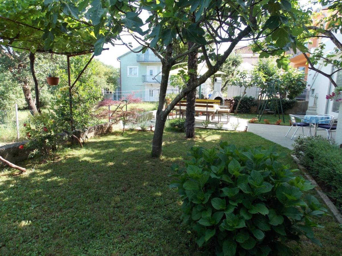 Apartments Cutic Малинска Екстериор снимка