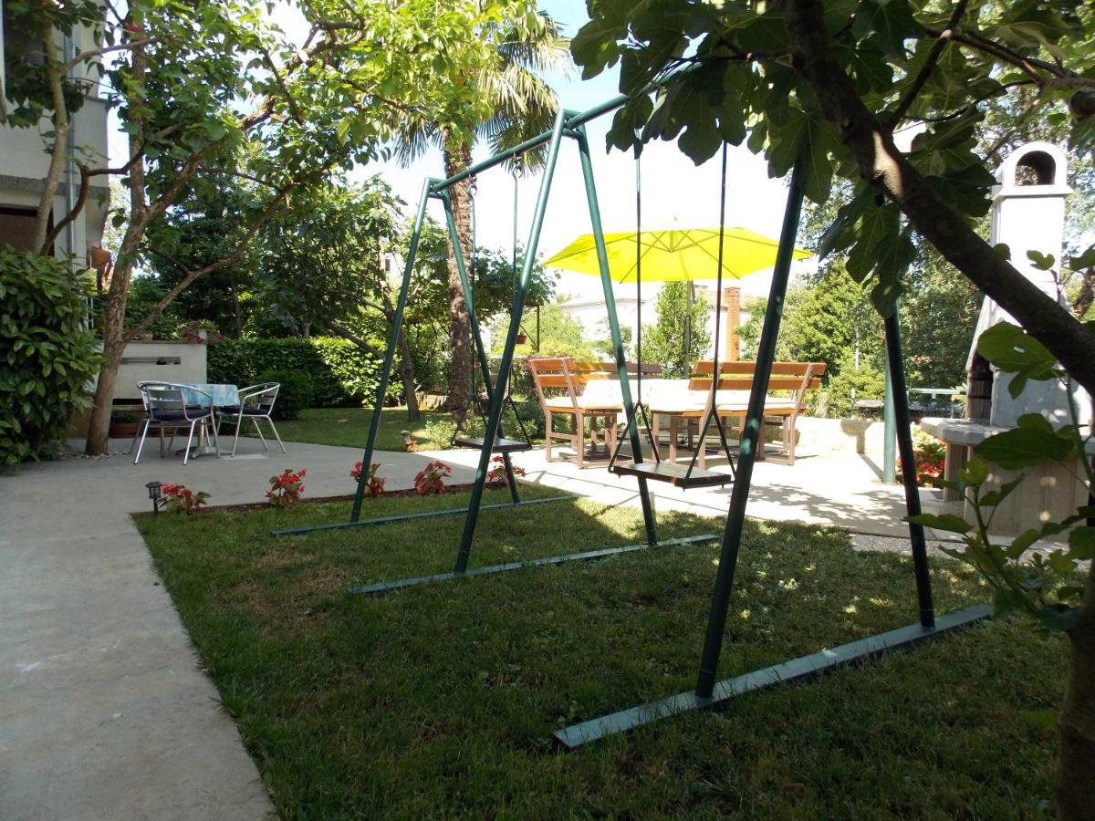 Apartments Cutic Малинска Екстериор снимка