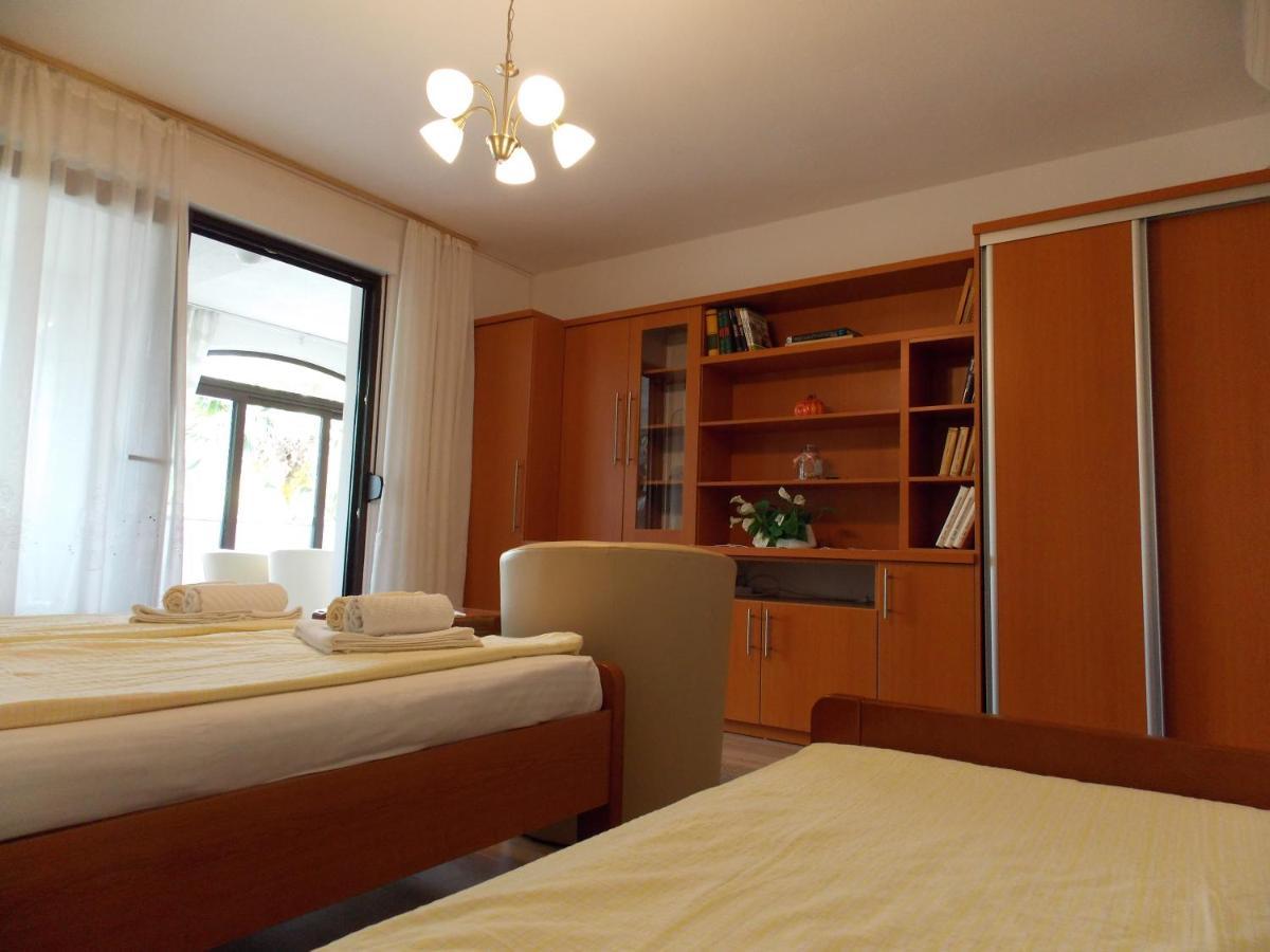 Apartments Cutic Малинска Екстериор снимка
