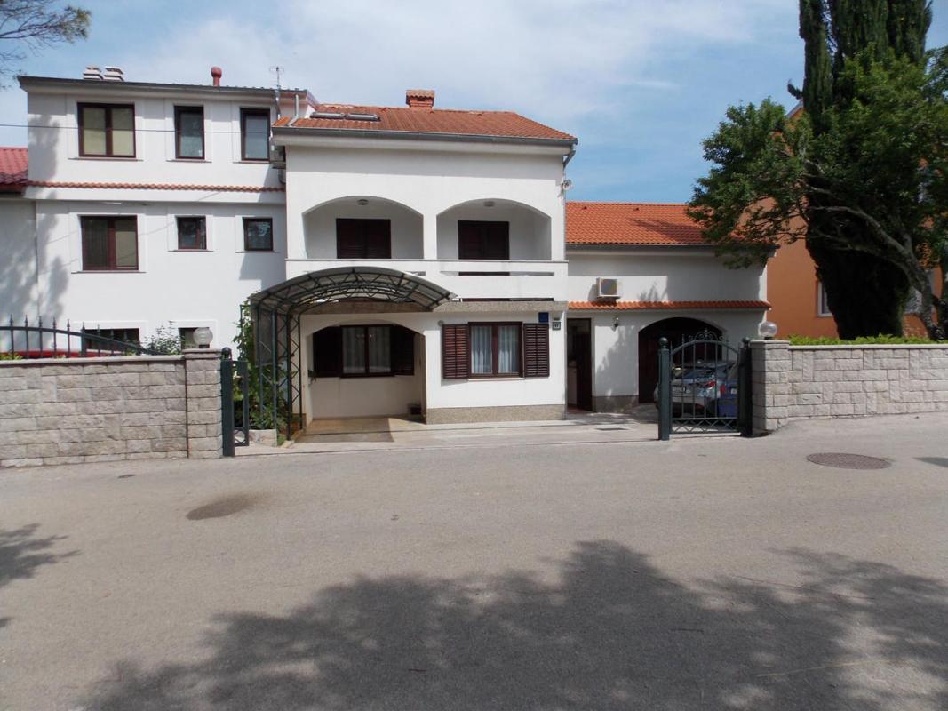Apartments Cutic Малинска Екстериор снимка